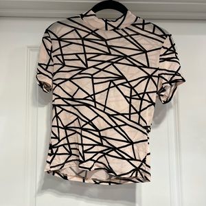 Mesh geometric design top